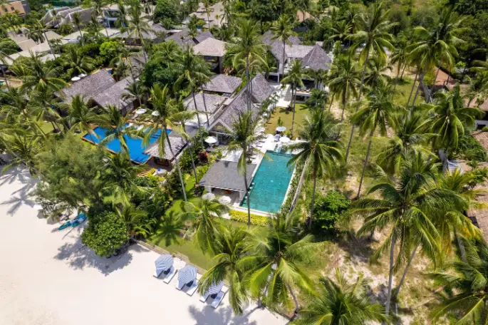 Massive 2200sqm tropical beachfront gardens ideal for children and family gatherings at Mandarin Beach Villa Koh Samui.
