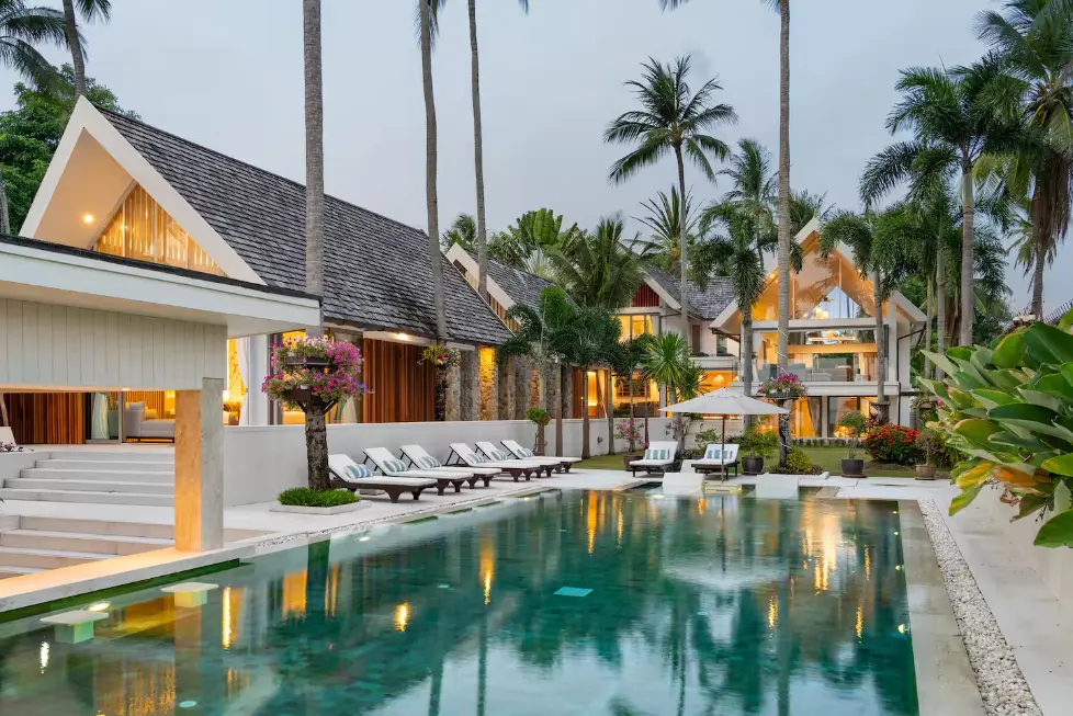 Luxury swim-up pool bar designed for family relaxation at Mandarin Beach Villa Koh Samui.
