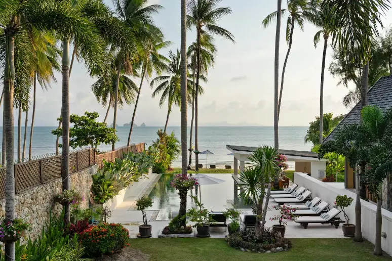 Luxury tropical pool with panoramic sea views at Mandarin Beach Villa Koh Samui.