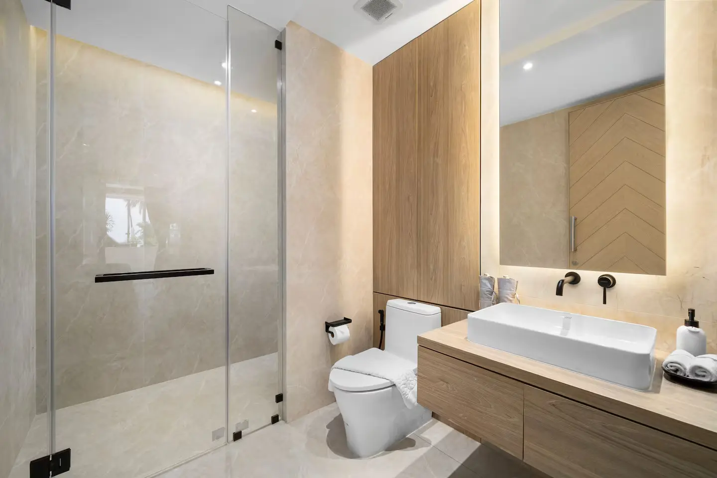 Luxury twin bedroom ensuite designed for children and family guests at Mandarin Beach Villa Koh Samui.