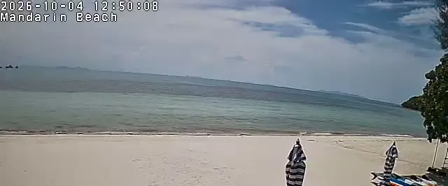 Frame from Mandarin Beach Villa's beachfront camera at Lipa Noi, sampled at 4 Oct 2026, 12:50 Thailand time