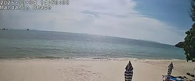 Frame from Mandarin Beach Villa's beachfront camera at Lipa Noi, sampled at 4 Oct 2026, 14:50 Thailand time