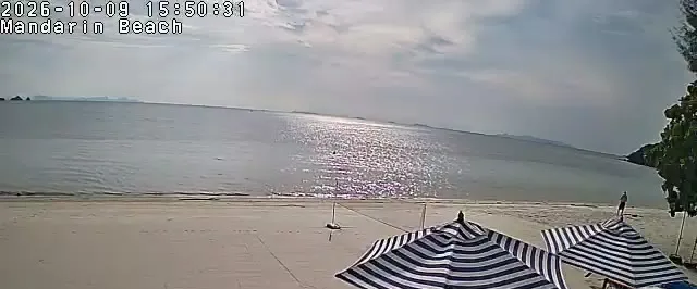 Frame from Mandarin Beach Villa's beachfront camera at Lipa Noi, sampled at 9 Oct 2026, 15:50 Thailand time