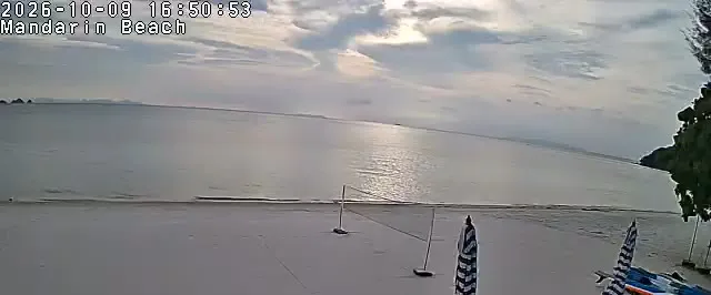 Frame from Mandarin Beach Villa's beachfront camera at Lipa Noi, sampled at 9 Oct 2026, 16:50 Thailand time