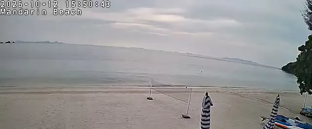 Frame from Mandarin Beach Villa's beachfront camera at Lipa Noi, sampled at 12 Oct 2026, 15:50 Thailand time