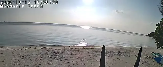Frame from Mandarin Beach Villa's beachfront camera at Lipa Noi, sampled at 16 Oct 2026, 16:50 Thailand time