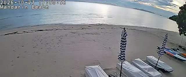 Supporting frame from Mandarin Beach Villa's beachfront camera at Lipa Noi, sampled at 27 Oct 2026, 17:50 Thailand time
