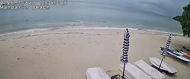 Frame from Mandarin Beach Villa's beachfront camera at Lipa Noi, sampled at 28 Oct 2026, 10:50 Thailand time