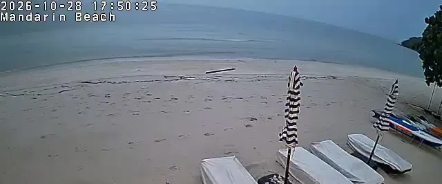 Frame from Mandarin Beach Villa's beachfront camera at Lipa Noi, sampled at 28 October 2026, 17:50 Thailand time